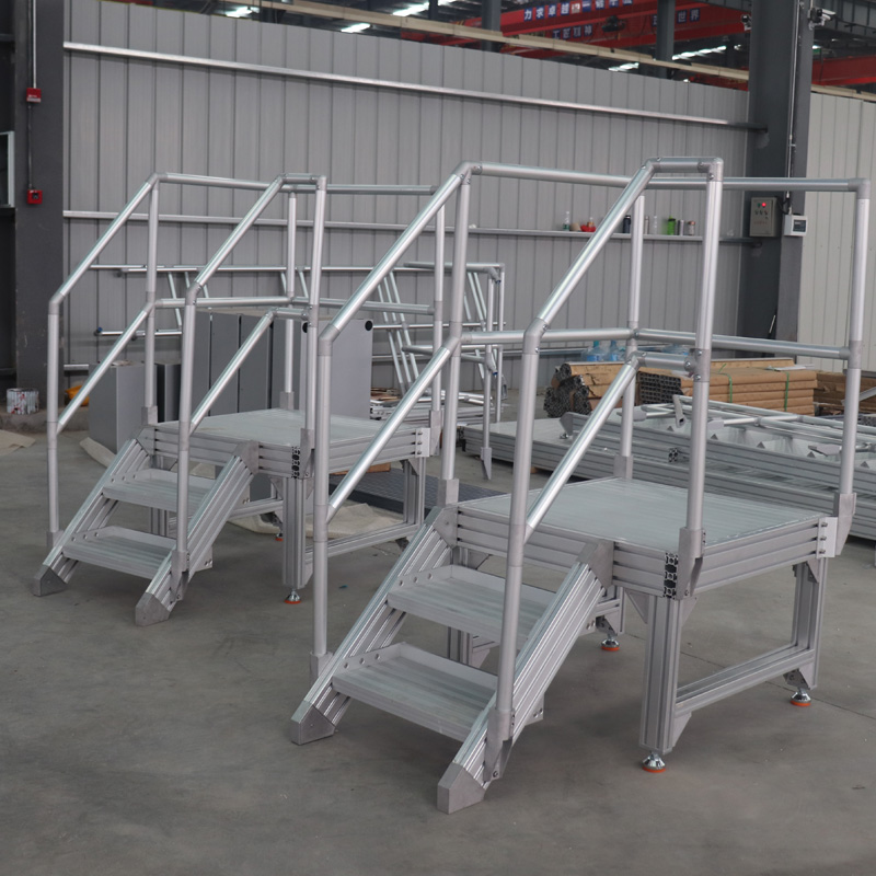 Przemysłowa drabina platformowa ze stopu aluminium Platforma konserwacyjna system platformy schodkowej z profilem aluminiowym stałe schody ruchome przez most